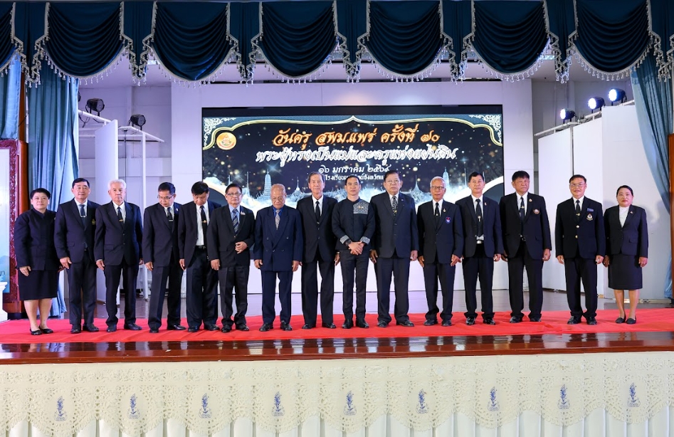 สพม.แพร่ จัดงานวันครู ครั้งที่ ๗๐ ยิ่งใหญ่ ภายใต้แนวคิด “พระผู้ทรงเป็นแม่และครูแห่งแผ่นดิน” ณ โรงเรียนนารีรัตน์จังหวัดแพร่